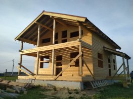 Дом с террасой и балконом - индивидуальный проект